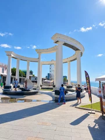 Центральный пляж Новой Гагры