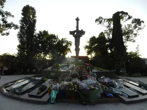 Монумент «Штык, воткнутый в землю»